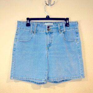 Women’s Levi’s Strauss signature Denim blue jean Shorts size 10